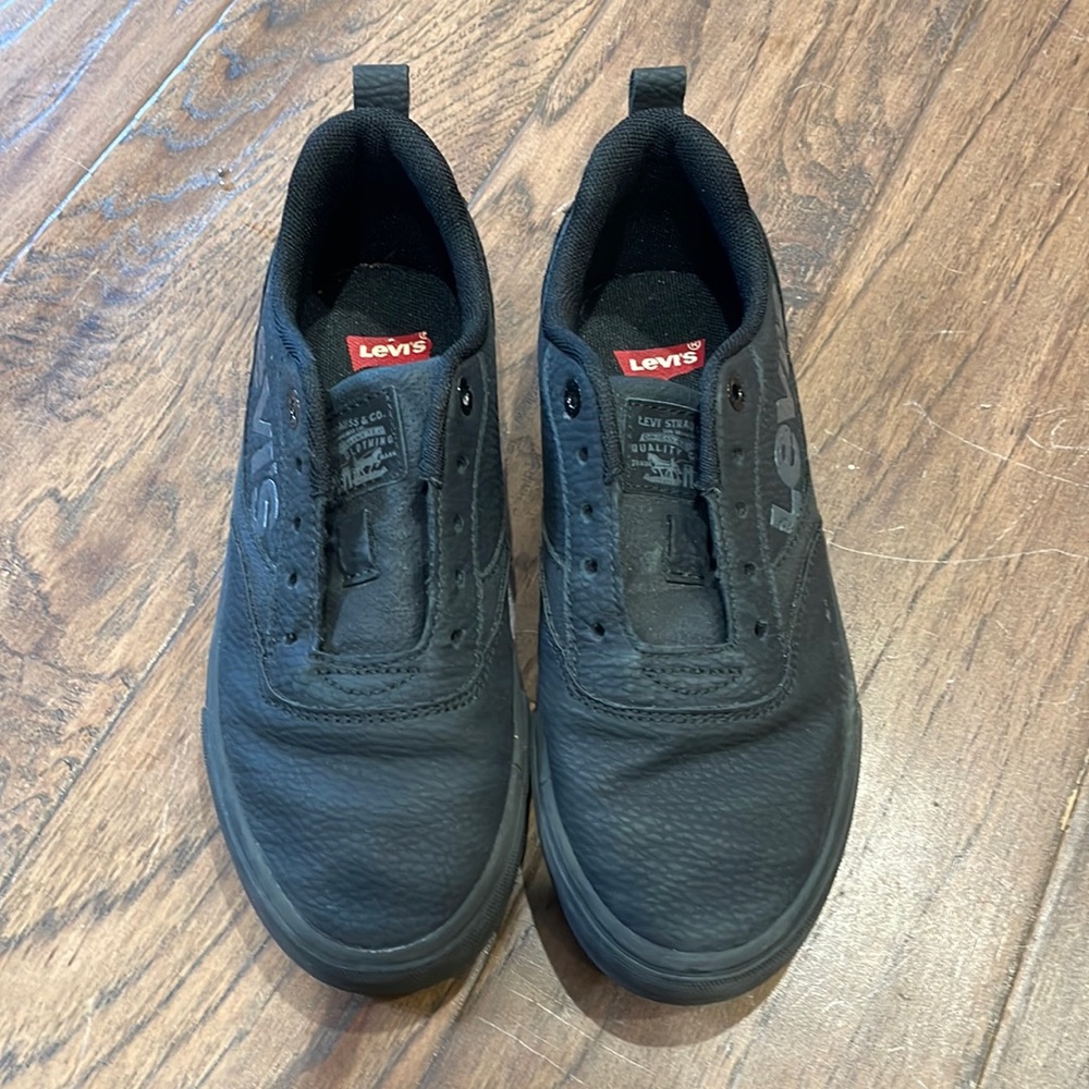 Great solid black shoes